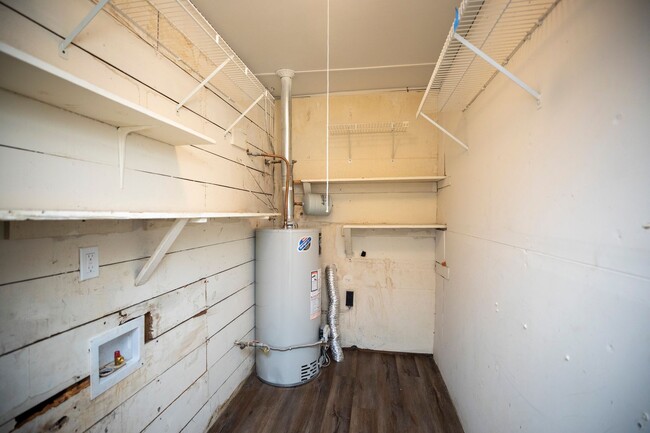 Building Photo - ** 3 bed 1.5 bath located in Mcgehee-Allen...