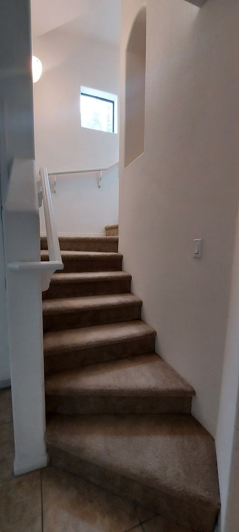 Building Photo - Short term available!! Great location! Dow...