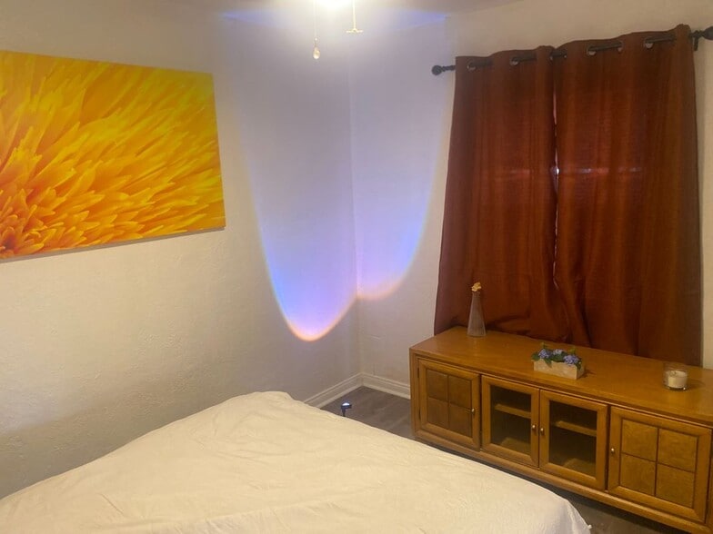 Building Photo - 3519 E 8th St