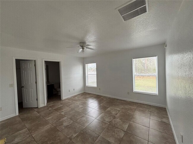 Building Photo - 1 Silver Way Ct