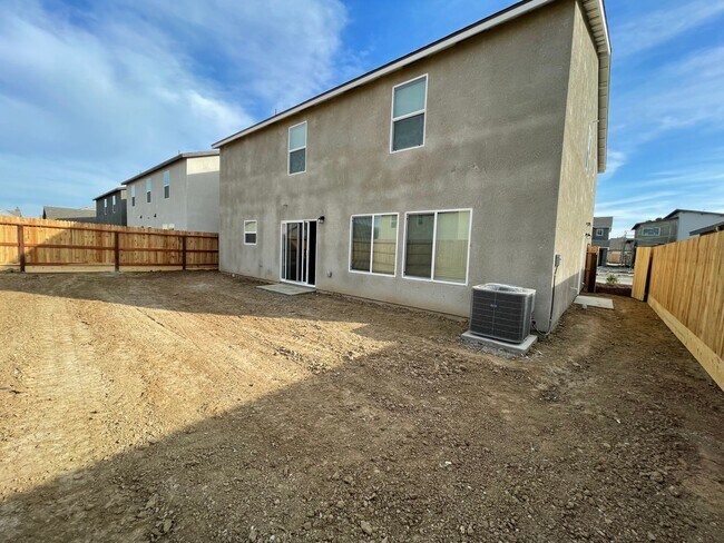 Building Photo - 661 Suzanne Dr