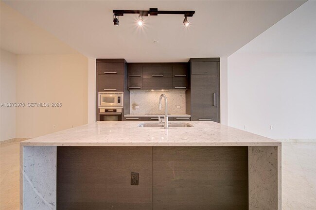 Building Photo - 900 Biscayne Blvd