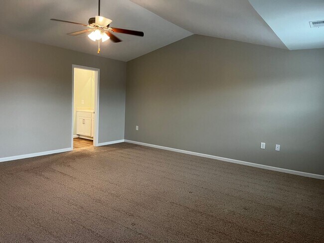Building Photo - Ultra Spacious Living in Lake Tyler Subdivision