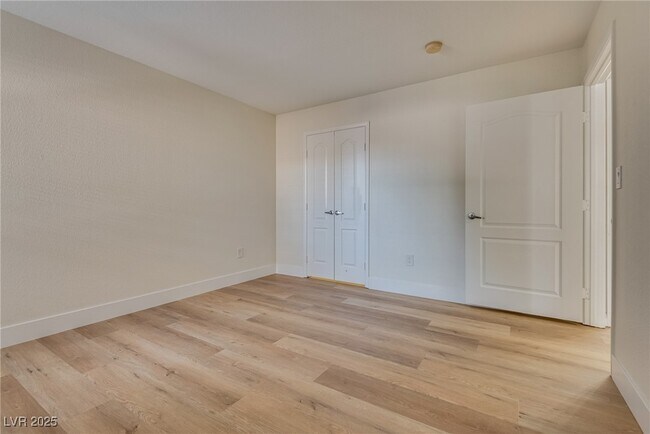 Building Photo - 5055 W Hacienda Ave