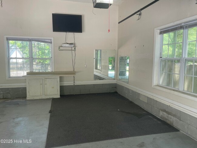 Building Photo - 151 Bayshore Dr