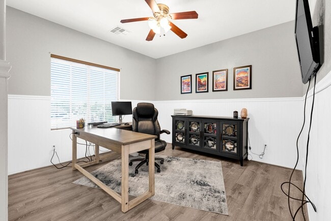 Building Photo - Stylish Home with Loft, Den, Great Room & ...
