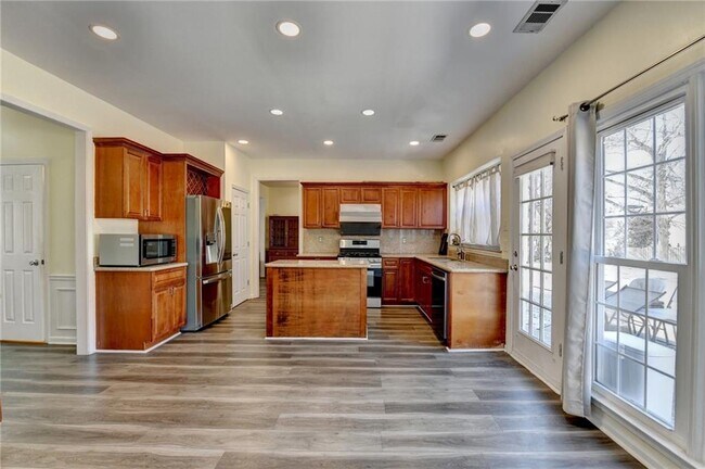 Building Photo - 435 Leasingham Way