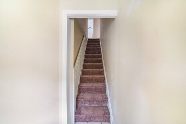Building Photo - 661 Downingtown Pike