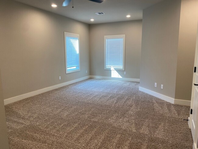 Building Photo - 208A Sterling