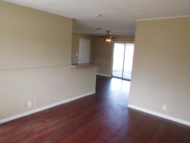 Building Photo - 714 Temple Cir