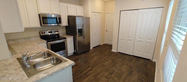 Building Photo - 8113 Echo Springs Rd