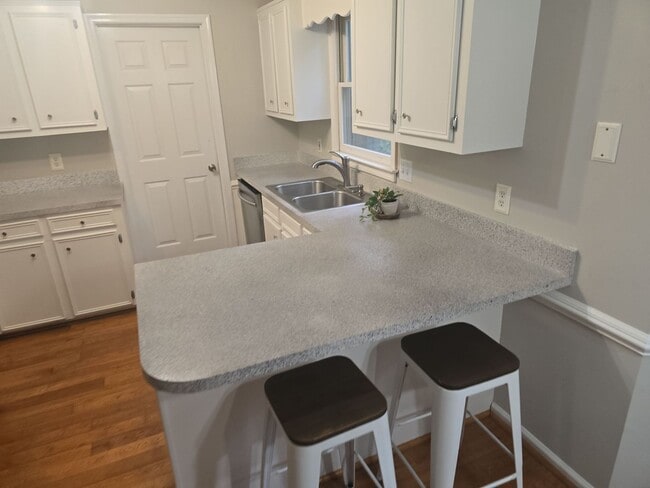 Building Photo - 3 Bed 2.5 bath house Double Branch Creek S...