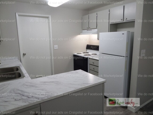 Building Photo - Freshly Updated 3-Bedroom Duplex w/Attached Garage in Great Federal Way Location!!