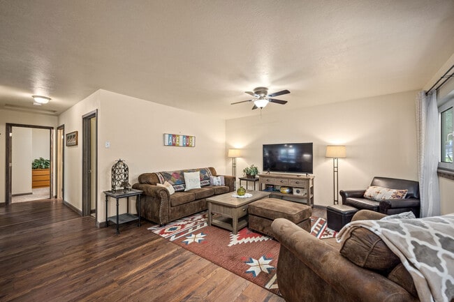 Building Photo - 623 W Florida Cir