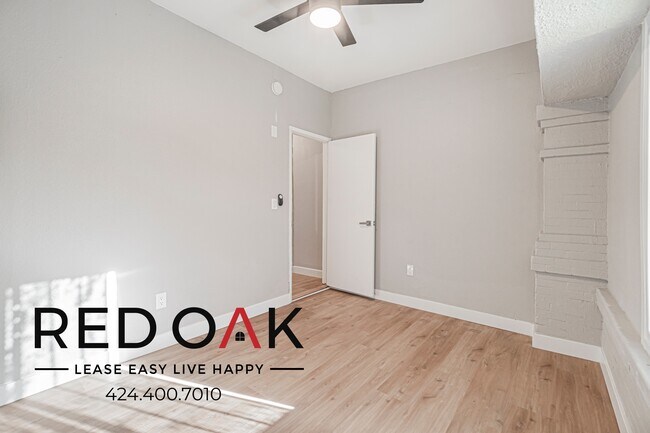 Building Photo - 4606 S Vermont Ave