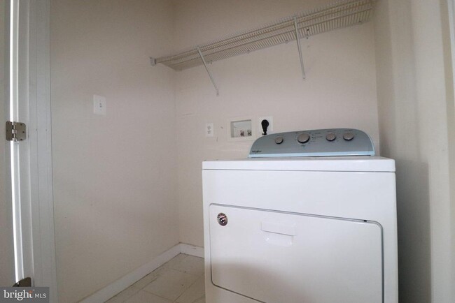 Building Photo - 414 Waverley Dr
