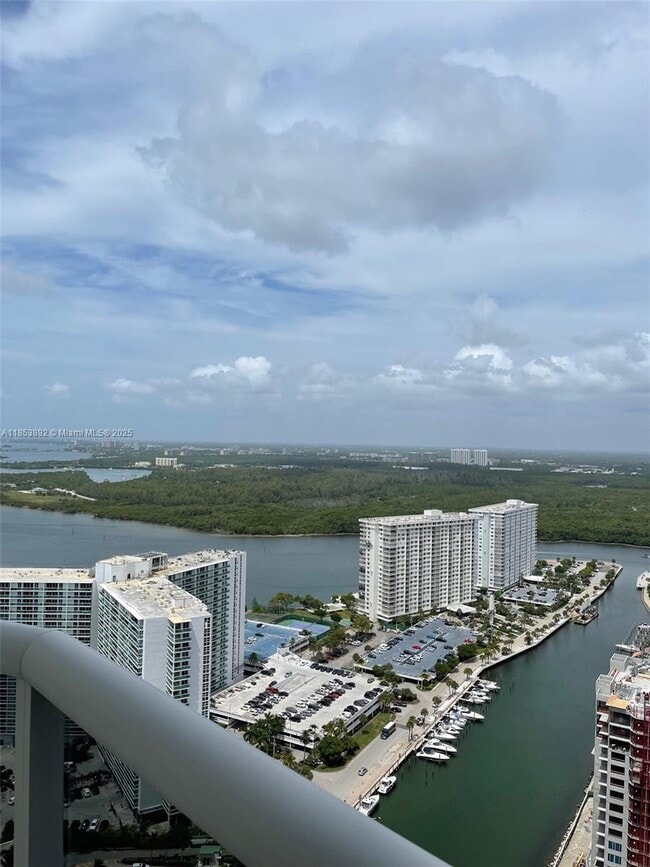 Primary Photo - 15901 Collins Ave