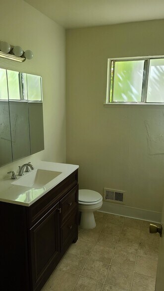 Building Photo - 3686 Poinciana Dr