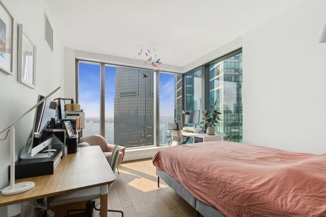 Building Photo - 99 Hudson St