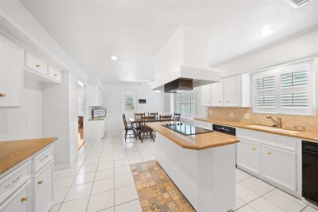 Building Photo - 6923 Mossridge Dr