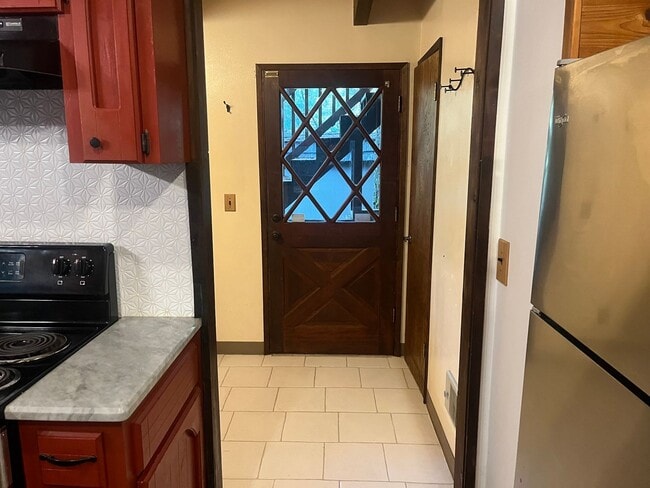 Building Photo - RR03