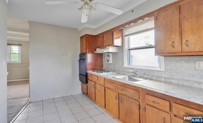 Building Photo - 376 Harrison Ave