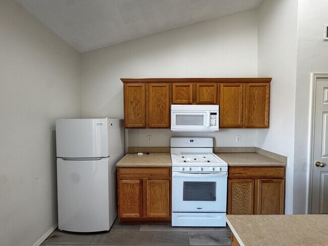 Building Photo - 1105 Meadowlark Way SE