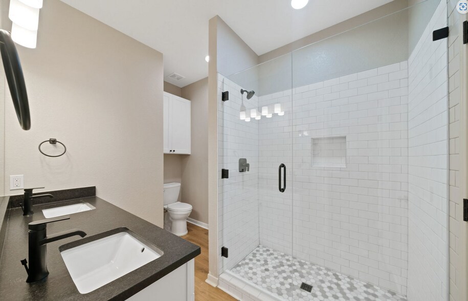 Building Photo - 521 Clearfield Dr