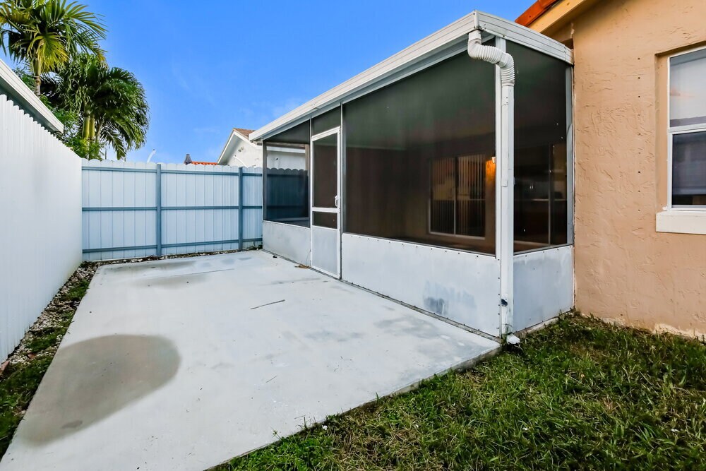 Building Photo - 1739 SW 138th Ave