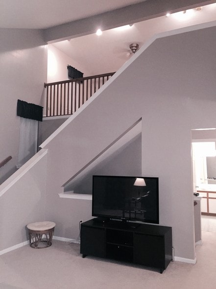 Family Room / Stairs to Loft - 2016 Foxmeadow Dr