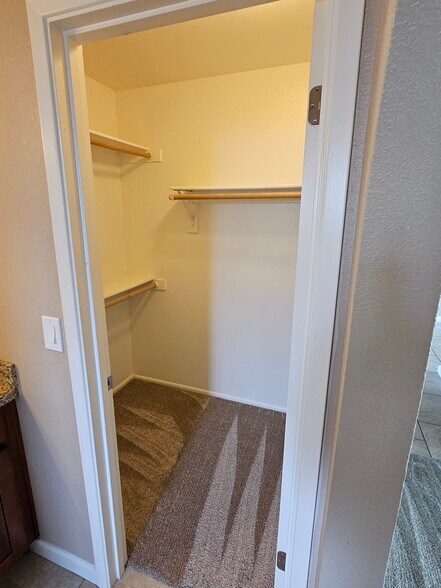 Building Photo - 4945 E Fox St