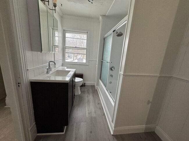 Building Photo - 916 9th St