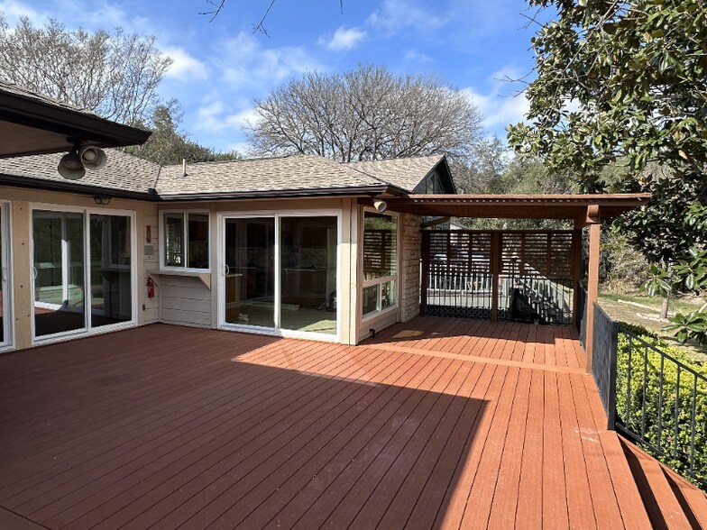 Building Photo - 1109 Lohmans Crossing Rd