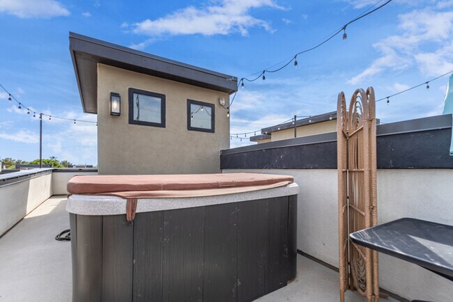 Building Photo - 164 E Lexington Ave