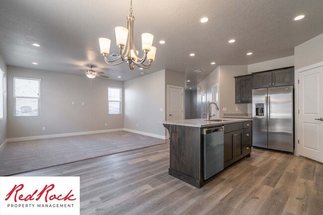 Building Photo - Spacious Townhome in Hurricane Heights