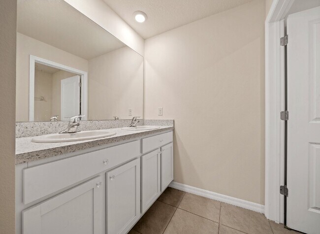 Building Photo - ***AVAILABLE FOR TOURS NOVEMBER/Beautiful Modern 5 Bed/3 bath/Exclusive Graystone Hills Community