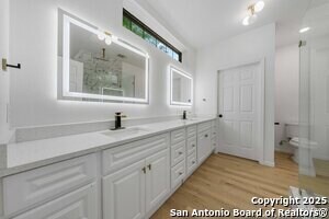 Building Photo - 1407 W Mistletoe Ave