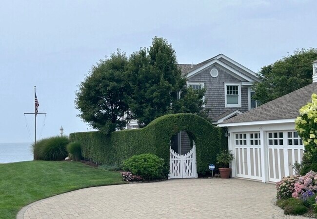 Primary Photo - 25 W Shore Dr
