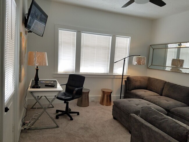 Building Photo - Grand Rapids, MI Downtown 2-Story Victorian-Style Cottage