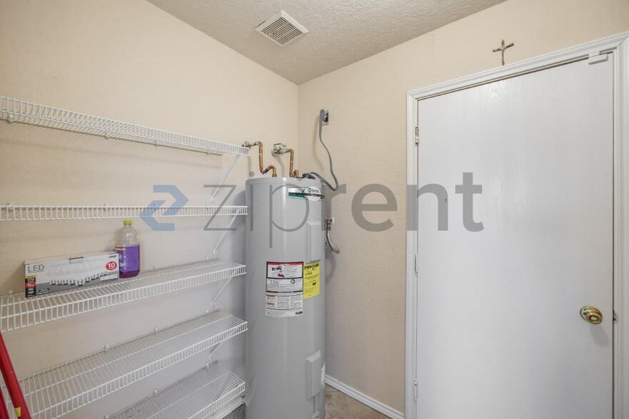 Building Photo - Unit