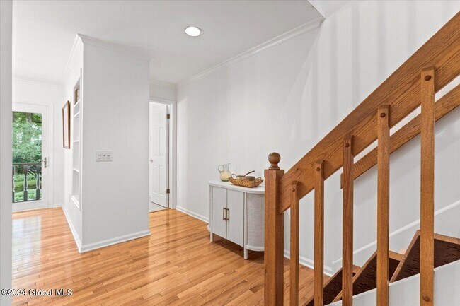 Building Photo - 12 Vallera Rd