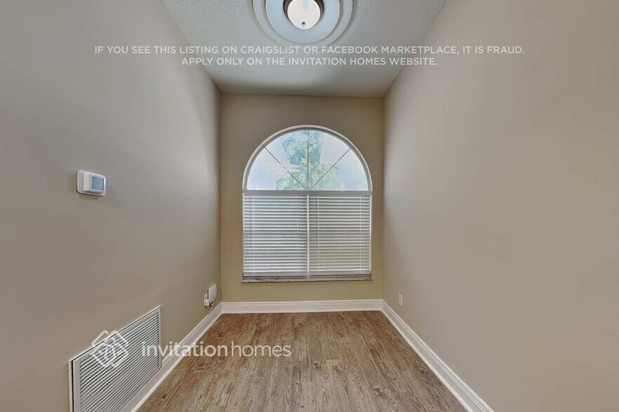 Building Photo - 10428 Calle De Flores Dr