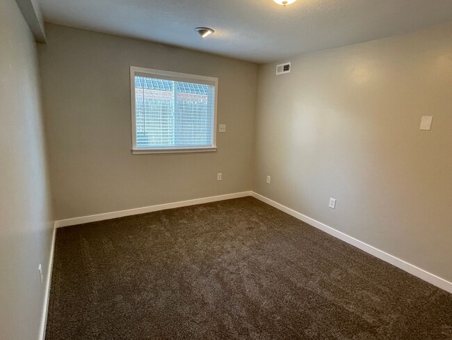 Building Photo - 359 N 400 E