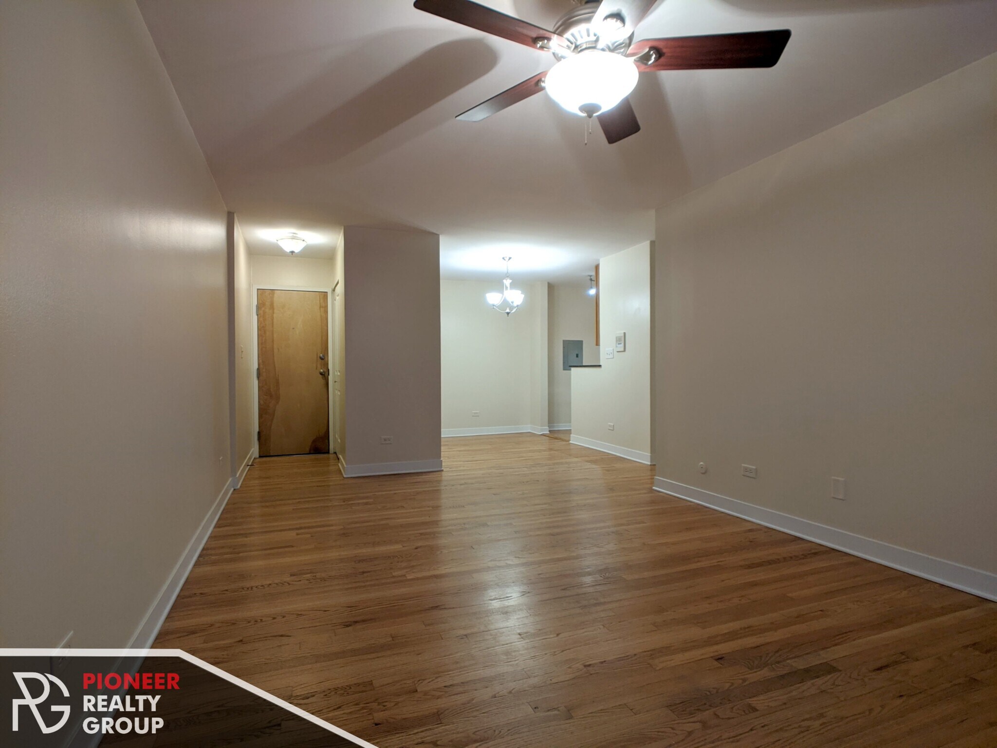 Building Photo - 643 W Wrightwood Ave