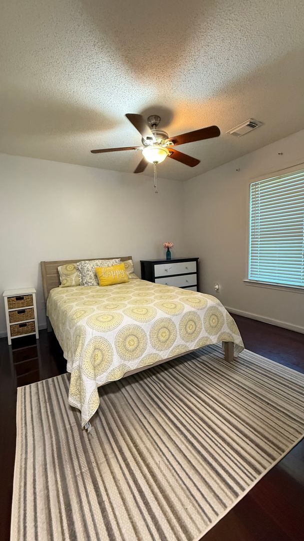 Building Photo - For Rent – Fully Furnished 3 Bedroom, 2 Ba...