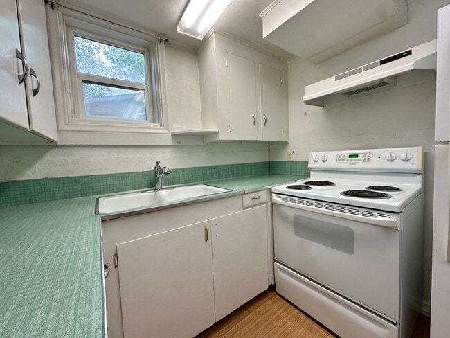 Building Photo - WBC's 253 Duplex