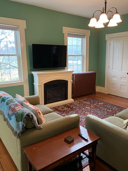 Building Photo - 886 VT-74