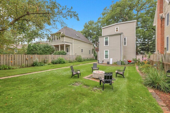 Building Photo - 2123 Wesley Ave