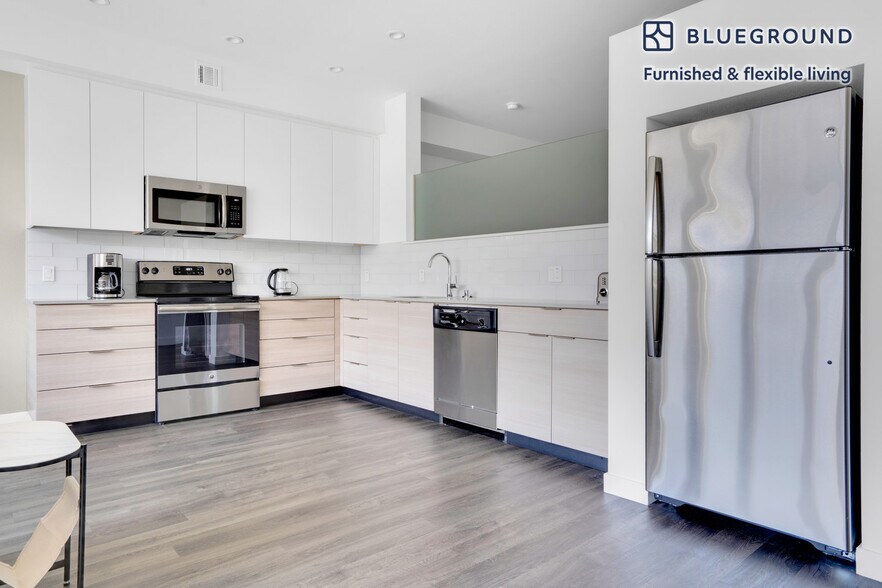 Building Photo - 2000 Fifth Street-SI FL4-ID1059