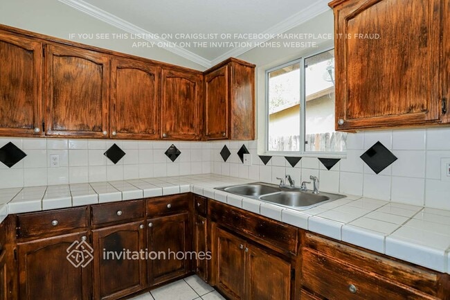 Building Photo - 6628 Thomas Dr